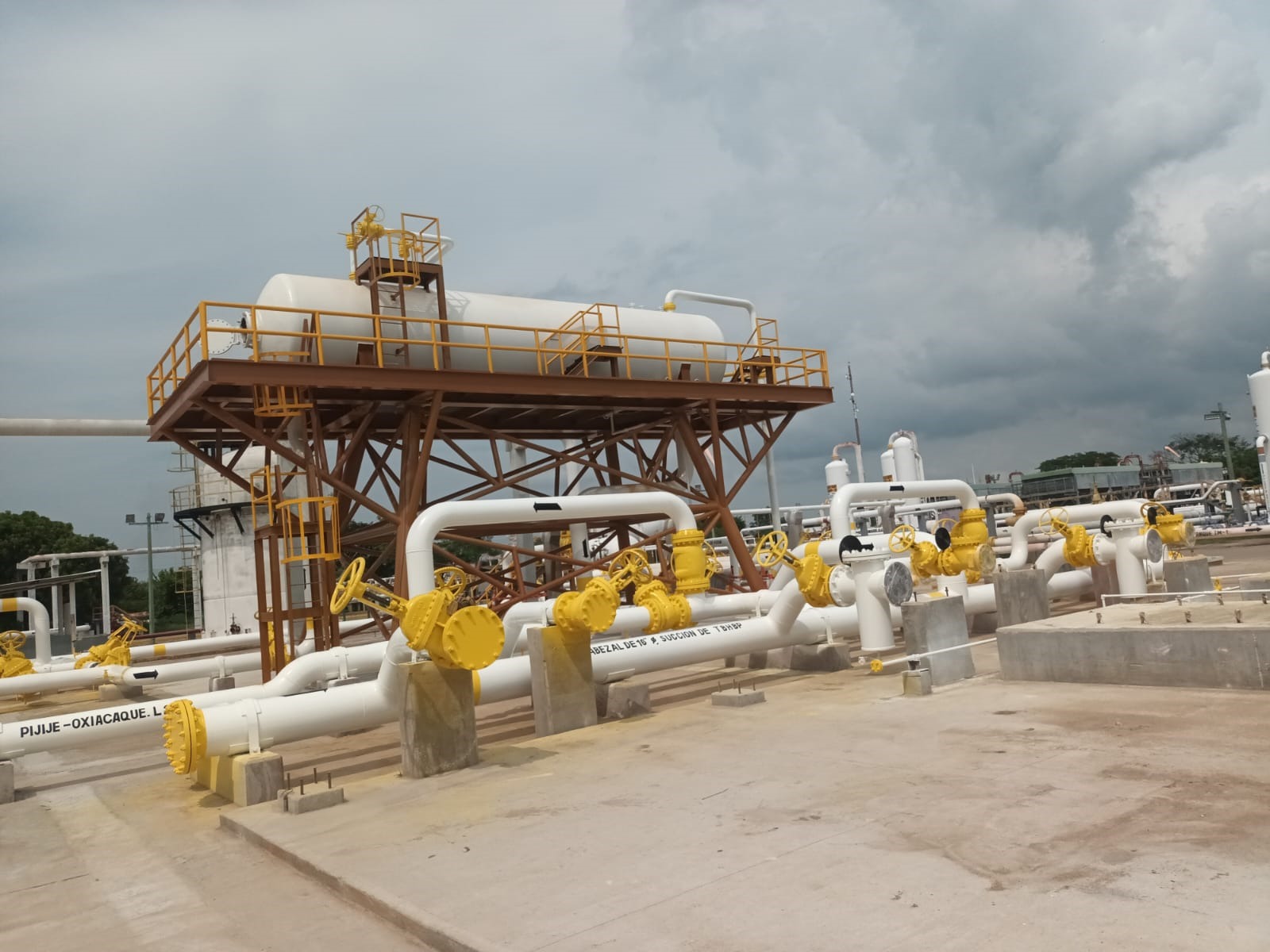 Instalación de válvula en Santa Cruz, Tabasco
